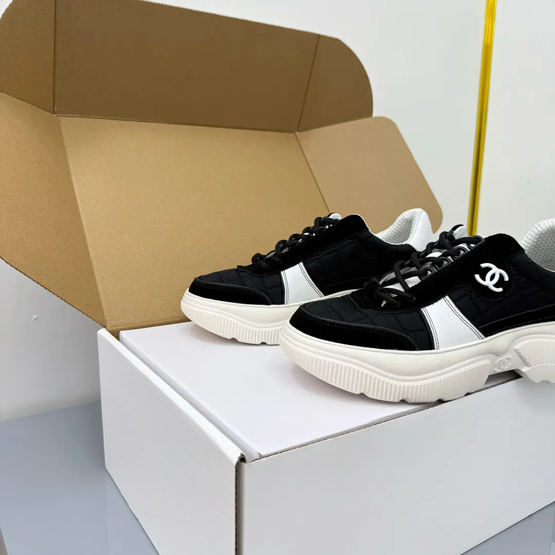 👟👟Ex-factory price 620👟👟 Chanel bread shoes ~ original calfskin panda shoes Chanel 25C latest hot style panda black and white sports shoes casual sneakers Xiaoxiang hot item classic black and white panda color coco girls must pay Fabric: original custom mixed sheepskin lining: original imported breathable mesh lining outsole: Original molded rubber + TPU combination Size: Women's 35-41